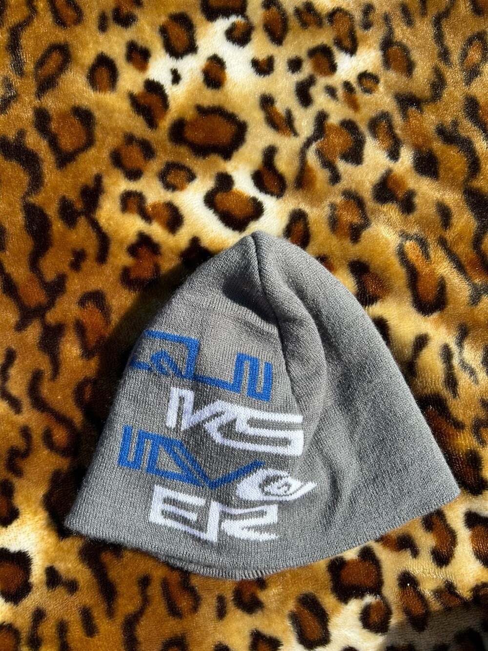 Quiksilver Vintage Y2K Grey Graphic Logo Beanie Hat 2000s surfwear surf OS